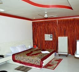DELUXE AC ROOM